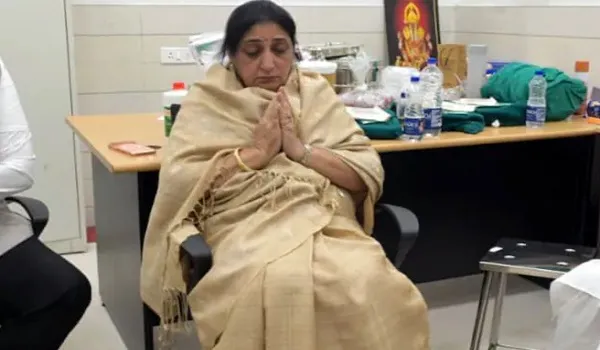 मुंबई में सुनेत्रा पवार से मिलने पहुंचे NCP नेता,  शाम 5 बजे लोकभवन में होगा शपथ ग्रहण समारोह