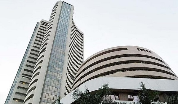 Stock Market: शेयर बाजार में लगातार दूसरे दिन गिरावट, सेंसेक्स 251 अंक टूटा, निफ्टी 86 अंक कमजोर