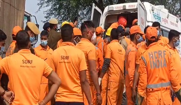 VIDEO: 120 घंटे बाद निकाला गया 25 वर्षीय मोना बाई का शव, बामनवास के रामनगर बैरवा ढाणी के बोरवेल में गिरने से हुई मौत