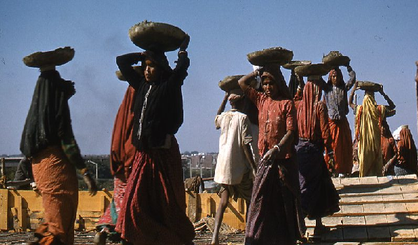 भारत की जनसंख्या बनी ताकत, इस देश को संकट से निकालेंगे भारतीय, मिलेंगी हजारों नौकरियां