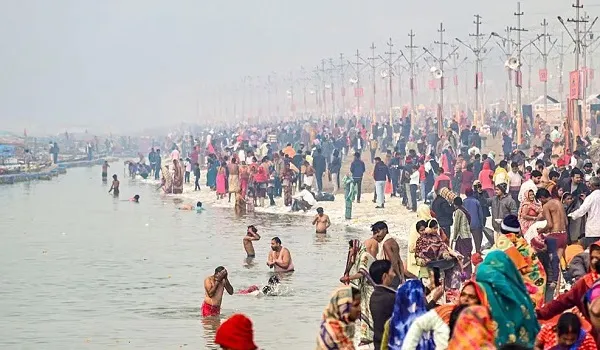 प्रयागराज में महाशिवरात्रि पर श्रद्धालुओं का सैलाब, सुबह 10 बजे तक 21 लाख श्रद्धालुओं ने त्रिवेणी संगम में लगाई आस्था की डुबकी