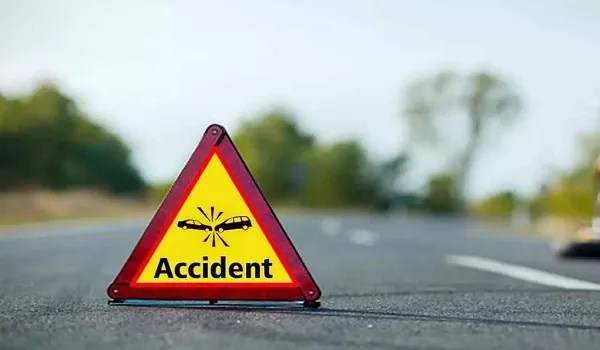 उत्तर प्रदेश की राजधानी लखनऊ में पलटी डबल डेकर बस, हादसे में 5 लोगों की मौत,  16 लोग हुए गंभीर रूप से घायल