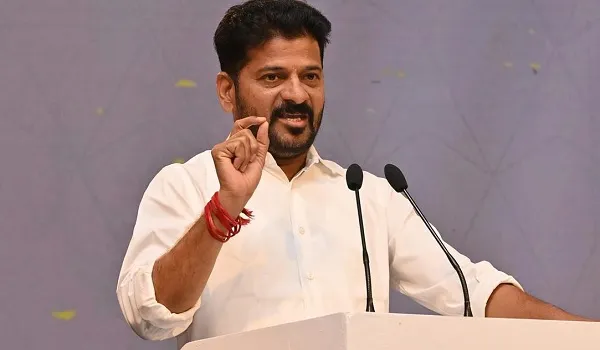 तेलंगाना सीएम रेवंत रेड्डी का बड़ा बयान, बोले- गांधी परिवार मदद मांगे तो 1 हजार करोड़ भी जुटा सकते हैं, विपक्ष ने लिया निशाने पर