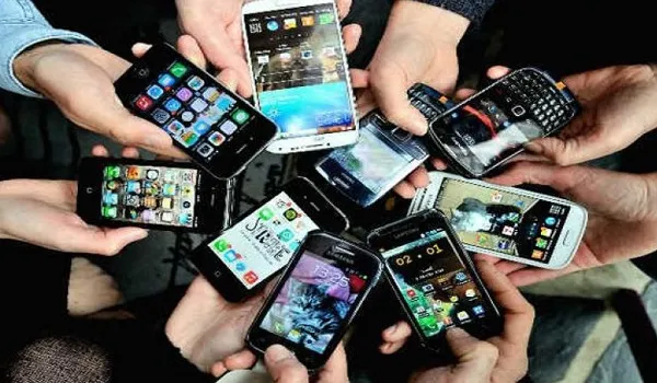 भारतीय स्मार्टफोन बाजार में चीनी कंपनियों को झटका, एक दशक में पहली बार बिक्री में गिरावट