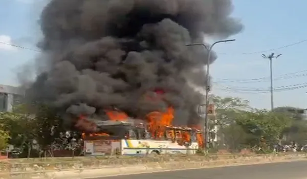 जयपुर के मानसरोवर में रोडवेज की बस में लगी आग, मौके के लिए रवाना हुई फायर ब्रिगेड की गाड़ियां