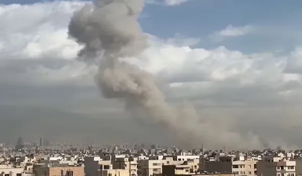 ईरान पर अमेरिका-इजरायल का जोरदार हमला, परमाणु सेंटर्स पर की बमबारी, राष्ट्रपति भवन और सुप्रीम लीडर खामेनेई के परिसर के पास हमलें