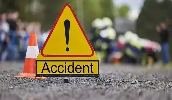 गोगुंदा में भीषण सड़क हादसा, मजदूरों से भरी पिकअप पेड़ से टकराई, एक मासूम की मौत