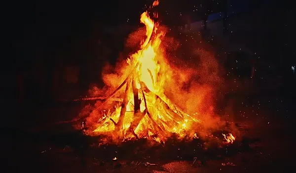 होलिका दहन पर रहेगा भद्रा का साया, होलिका दहन पर भद्रा की छाया, मिलेगा सिर्फ 12 मिनट