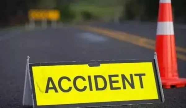 Road Accident: सिरोही में दर्दनाक सड़क हादसा, गड्ढे में गिरा टैम्पो, एक की मौत