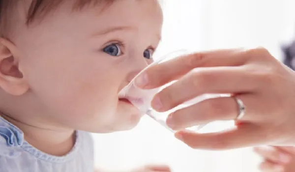 बढ़ती गर्मी से बच्चों की सेहत पर हो रहा असर! डॉक्टरों ने समय-समय पर पानी और तरल पदार्थ पिलाने की दी हिदायत