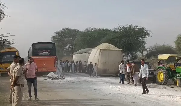 हनुमानगढ़ के रावतसर से खबर, बस व ट्रक में आमने सामने की भिड़ंत, हादसे में 5 लोगों की मौत व कई लोग घायल