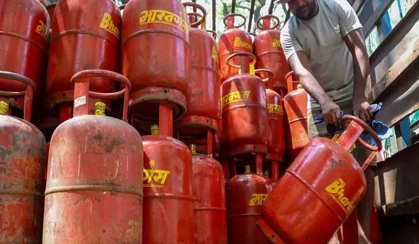LPG सप्लाई में बड़ा बदलाव, 14.2 किलो सिलेंडर में केवल 10 किलो गैस भरने की तैयारी