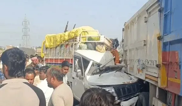 कौशांबी- श्रद्धालुओं से भरी पिकअप डंपर से टकराई, हादसे में 8 लोगों की मौत, 20 घायल, प्रयागराज से मुंडन कराकर लौट रहे थे श्रद्धालु