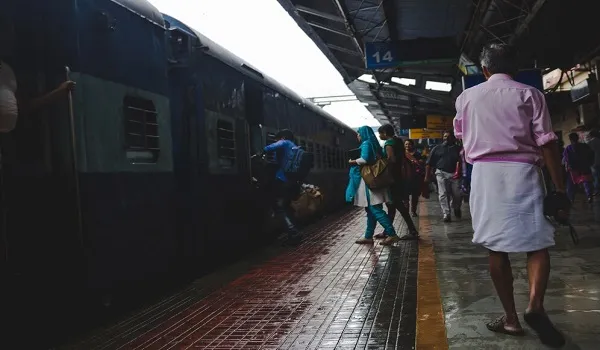 प्रेमी संग जयपुर घूमने गई थी महिला, वापस आयी तो रेलवे स्टेशन पर मिल गया पति... फिर हुई खौफनाक वारदात