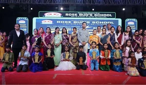 डिंडोली के रोज बड्स स्कूल में वार्षिक महोत्सव ‘लक्ष्य 2026 (संस्कार से सफलता तक)’ भव्य रूप से मनाया गया