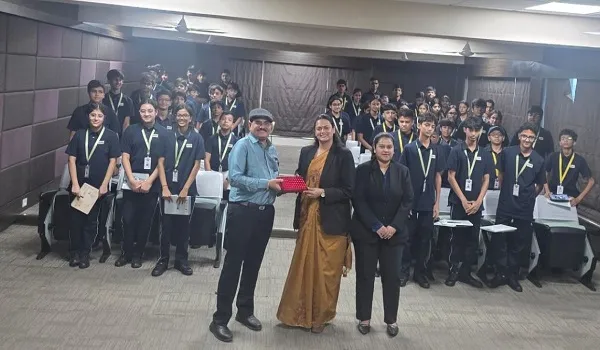 विश्व स्वास्थ्य दिवस पर जी. डी. गोयनका स्कूल में डॉक्टर जगदीश सखिया द्वारा ‘टीन स्किन केयर’ जागरूकता सत्र आयोजित