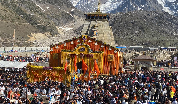 चारधाम यात्रा को लेकर मुख्यमंत्री पुष्कर धामी गंभीर, अब 'ऑनलाइन' पंजीकरण के बाद ही यात्रा पर जा सकते है श्रद्धालु