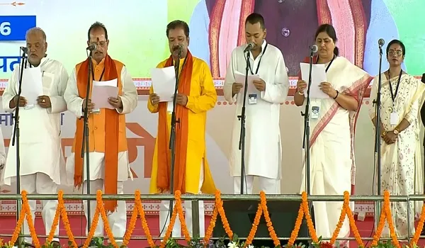 बिहार में 'सम्राट' कैबिनेट का विस्तार, कुल 32 मंत्रियों ने ली पद एवं गोपनीयता की शपथ, जानें किसके कितने मंत्री बने