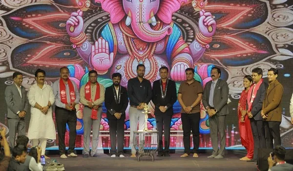 रेड एंड व्हाइट का ‘फैशन शो 2026’ सूरत में, विद्यार्थियों ने बिखेरा जलवा