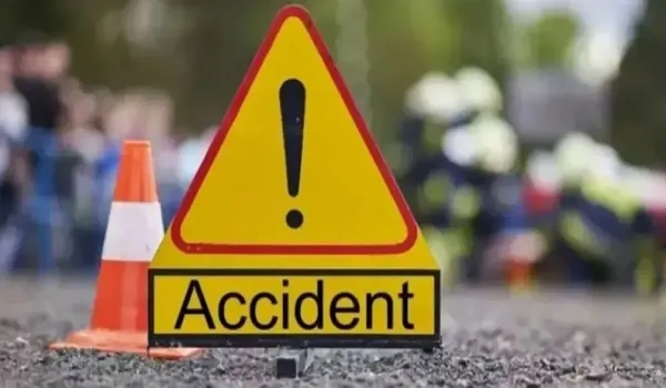 Road Accident : हापुड़ में गंगा एक्सप्रेसवे पर भीषण सड़क हादसा, 3 लोगों की दर्दनाक मौत