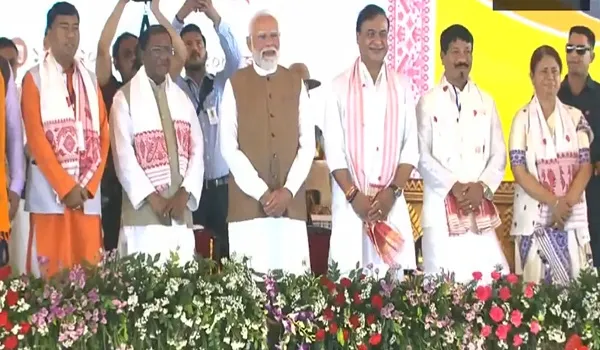हिमंता बिस्वा सरमा बने असम के मुख्यमंत्री, 4 मंत्रियों ने ली शपथ, राज्यपाल लक्ष्मण प्रसाद आचार्य ने दिलाई शपथ
