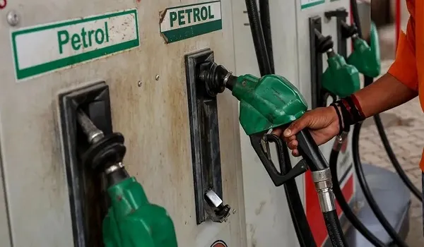जैसलमेर में पेट्रोल-डीजल के दाम बढ़े, पेट्रोल अब ₹109.44 प्रति लीटर, डीजल पहुंचा ₹94.75 प्रति लीटर
