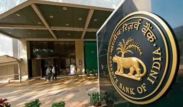 डॉलर के मुकाबले रुपए को स्थिर करने के लिए स्वैप ऑक्शन करेगा RBI, 26 मई को 5 अरब डॉलर का USD-INR खरीद-बिक्री स्वैप ऑक्शन होगा