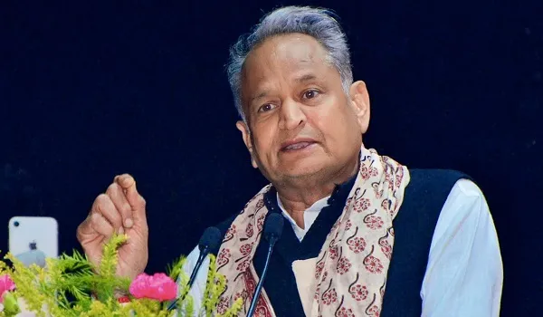 कानून व्यवस्था पर पूर्व सीएम अशोक गहलोत का निशाना, कहा- राजस्थान में कानून-व्यवस्था वेंटिलेटर पर
