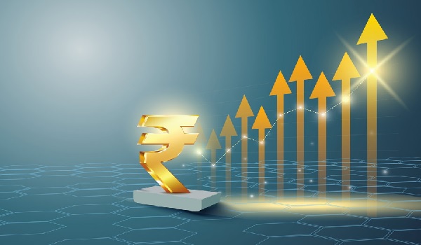 शुरुआती कारोबार में अमेरिकी डॉलर के मुकाबले रुपया तीन पैसे बढ़कर 82.40 पर