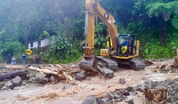 इक्वाडोर में घातक लैंडस्लाइड से मचा कोहराम, 6 लोगों की मौत, 30 लापता