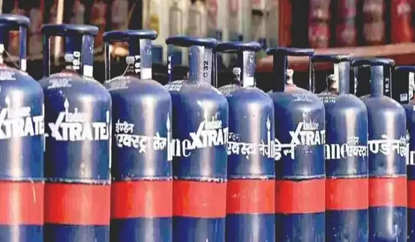 फिर बढ़े कमर्शियल गैस सिलेंडर के दाम ! इतिहास में पहली बार 3100 के पार