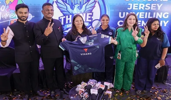 WT20 महिला लीग: ठाणे स्काईराइज़र्स की जर्सी का अनावरण महाराष्ट्र के परिवहन मंत्री प्रताप सरनाईक ने किया