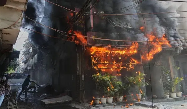 दिल्ली के मालवीय नगर में आग लगने का मामला, अग्निकांड में मृतकों की संख्या बढ़कर हुई 22