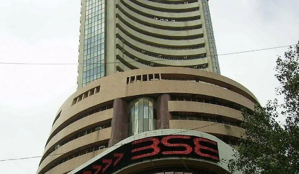 फिर सुधार की पटरी पर लौटे शेयर बाजार, थमी गिरावट, 500 अंकों की तेजी के साथ हुई BSE सूचकांक में शुरुआत