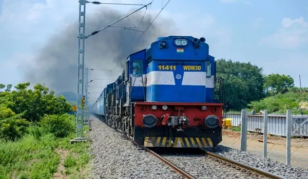 बिना टिकट यात्रा पर रेलवे का बड़ा एक्शन, न्यूनतम जुर्माना 250 से बढ़कर 500 रुपए