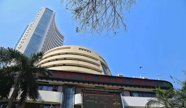 शेयर बाजार में कोहराम, 893 अंकों की गिरावट के साथ हुआ आज BSE सूचकांक बंद