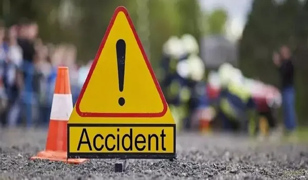 बगरू के मौखमपुरा में खड़ी बस में पीछे से ट्रक ने मारी भीषण टक्कर, 2 यात्रियों की मौके पर हुई दर्दनाक मौत