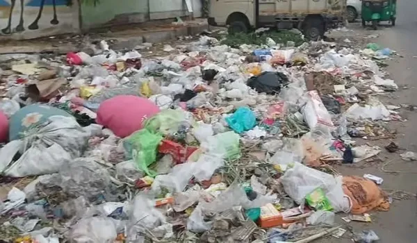 सफाईकर्मियों की हड़ताल, शहरभर में अब दिखने लगे जगह जगह कचरे के ढेर, परकोटा में सफाई हड़ताल के चलते बिगड़ने लगी स्थिति
