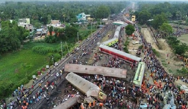 Odisha train accident: 3 रेलवे अधिकारियों पर लगा आरोप, भेजा गया न्यायिक हिरासत में