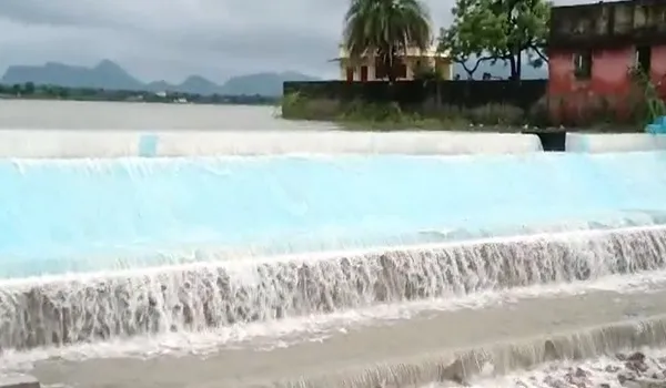 अजमेर में आफत की बारिश, कई इलाके हुए जलमग्न, वरुण सागर हुआ ओवरफ्लो, स्कूलों में आज अवकाश 