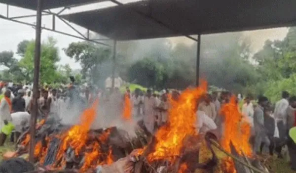 पिपलोदी गांव में मातम का माहौल, मृतक छात्र-छात्राओं का अंतिम संस्कार, सरकार ने किया मुआवजे का ऐलान ,मृतक बच्चों के परिजनों को दिए जाएंगे 10-10 लाख रूपए 