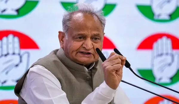 राजस्थान की कानून व्यवस्था पर अशोक गहलोत ने साधा निशाना, कहा- लॉ एंड ऑर्डर पूरी तरह ध्वस्त हो चुका