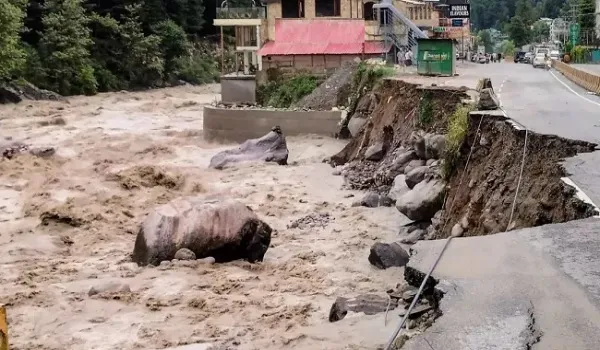 जम्मू-कश्मीर में भारी बारिश का अलर्ट, भूस्खलन और मडस्लाइड का खतरा... लोगों को संभावित जगहों से दूर रहने की सलाह