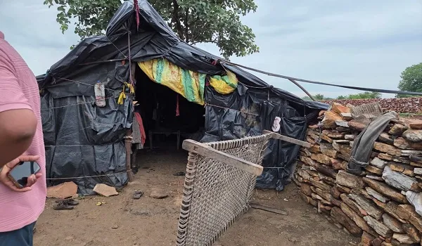 चित्तौड़गढ़: भारी बारिश और गर्जना के बीच खेत की रखवाली बनी काल, झोपड़ी पर बिजली गिरने से 1 परिवार के 3 लोगों की मौत