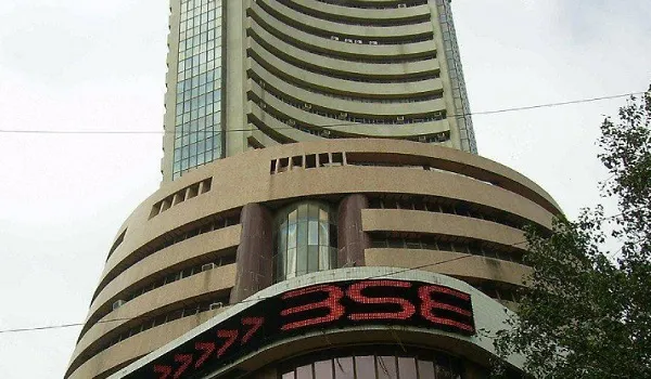 शेयर बाजार में फिर गिरावट, कारोबारी सत्र की शुरुआत में ही 600 अंक लुढ़का BSE सूचकांक