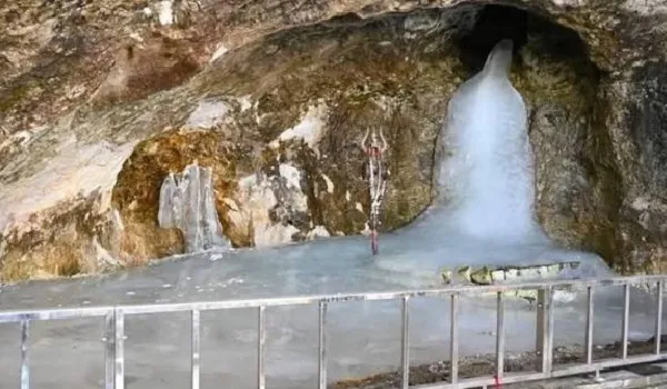शिवलिंग लुप्त, लेकिन अटूट रही आस्था, अमरनाथ गुफा में प्राकृतिक बर्फ का शिवलिंग करीब 90 फीसदी पिघला