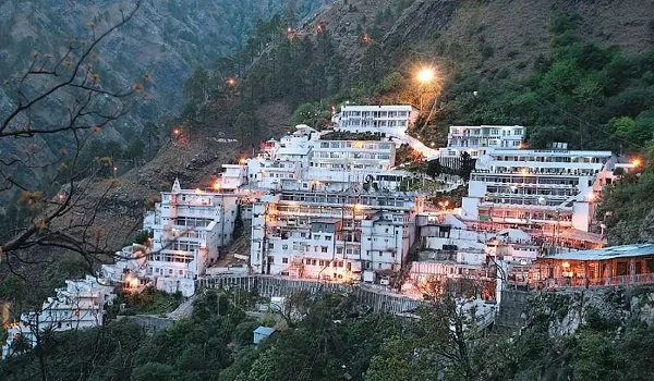 वैष्णो देवी जाने वाले श्रद्धालुओं के लिए अहम खबर, भारी बारिश के बीच वैष्णो देवी यात्रा मार्ग पर हिमकोटी के पास भूस्खलन