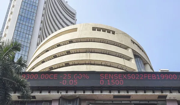 शेयर बाजार में फिर 'ब्लैक मंडे' ! शुरुआती कारोबार में 400 अंक से अधिक फिसला BSE सूचकांक