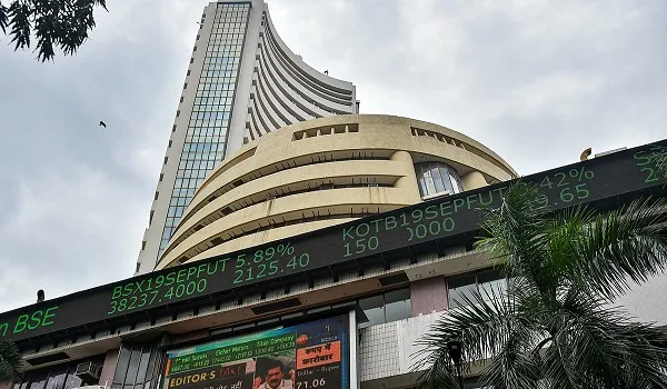 शेयर बाजार में आज रहा काफी उतार-चढ़ाव, 77,470.11 अंक पर बंद हुआ BSE सूचकांक