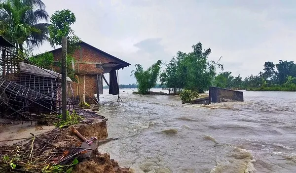 असम में भारी बारिश की वजह से बाढ़, आपदा से 25 ज़िलों के 9 लाख लोग प्रभावित, अब तक 41 लोगों की जा चुकी है जान